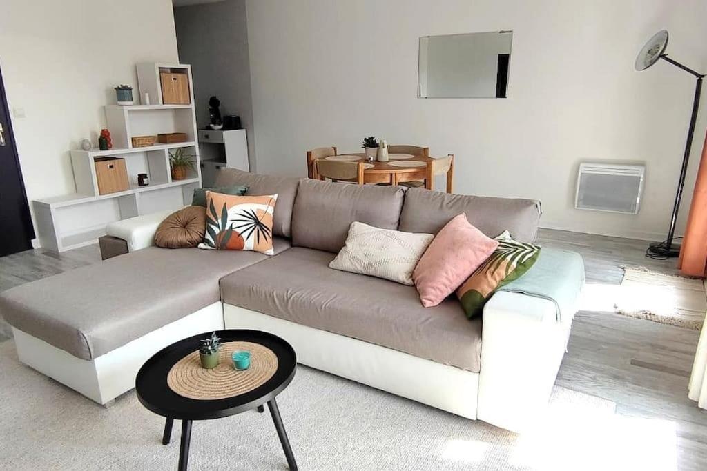 Appartement Avec Garage Proche Du Centre-Ville Троа Екстериор снимка